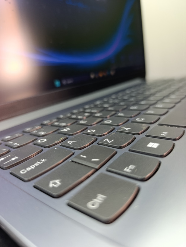 لپتاپ استوک لنوو (Lenovo) مدل IdeaPad 3 15ITL6 پردازنده i5-11G / رم 16GB / حافظه 512GB SSD / گرافیک مجزا MX350