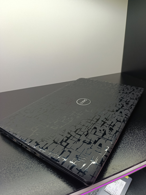 لپتاپ استوک دل (Dell) مدل Latitude 3500 پردازنده i5 نسل ۸ / رم 8GB / حافظه 256GB SSD